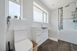 Main Bathroom- click for photo gallery